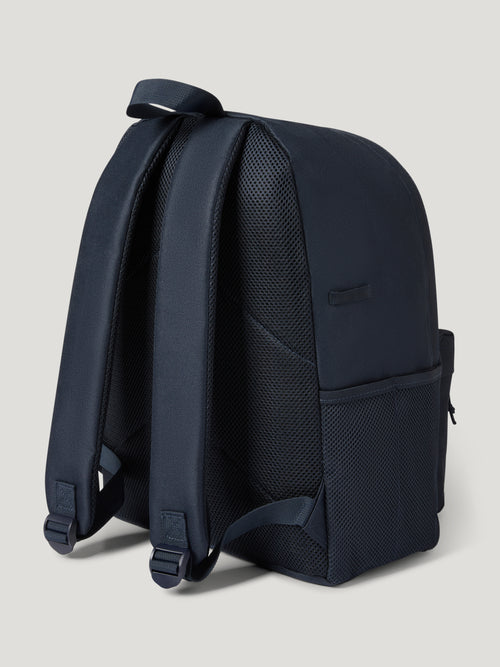th-groom-rucksack-desert-sky